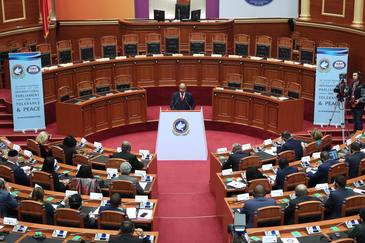 EL PARLAMENTO INTERNACIONAL PARA LA TOLERANCIA Y LA PAZ En un evento ...