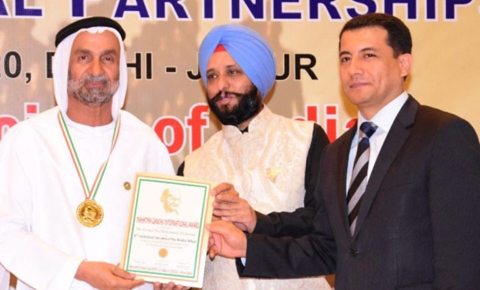 Al-Jarwan receives the Medal of the Mahatma Gandhi